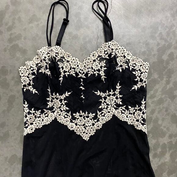 Black and white lace top - Picture 3 of 4